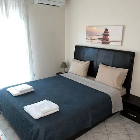 Pety's House By The Sea Apartment Neo Epivates